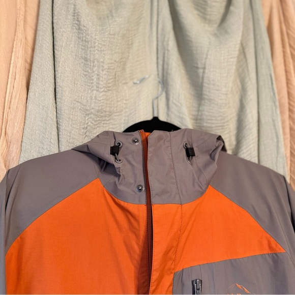 L.L. Bean Men’s Gray/Orange jacket (Size M) Waterproof, Windproof! - Picture 9 of 12